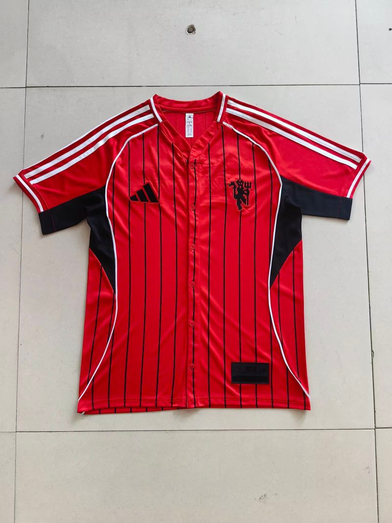 1e4558e6cae22abbbdfb06bd96955a71 2025/2026 Manchester United Baseball Shirt 1:1 Thai Quality