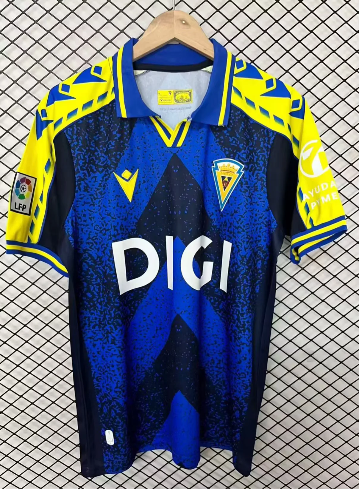 2026/2027 Retro Cádiz Football Shirt 1:1 Thai Quality