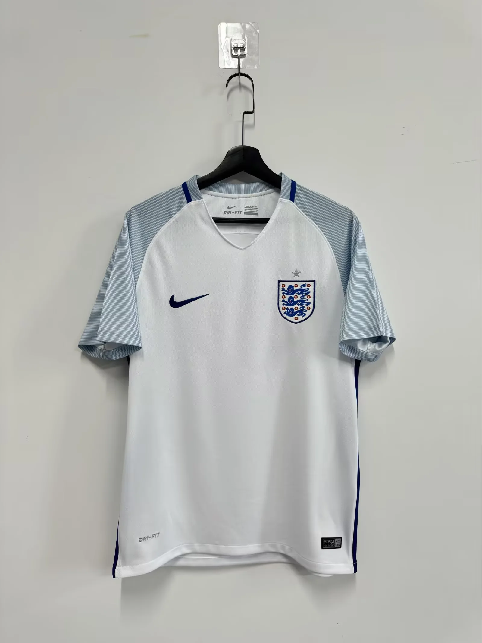 545dc9e4c5bb02c19db7737b3fd63b33 2016 Retro England Home Football Shirt 1:1 Thai Quality