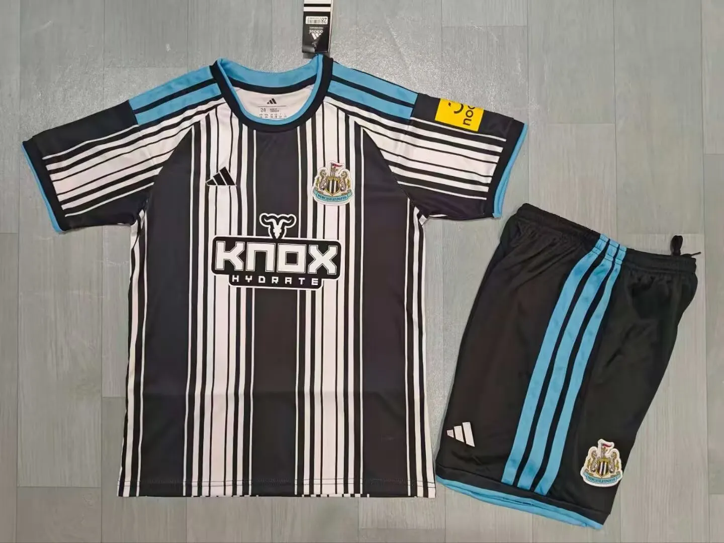 2026/2027 Newcastle United Home Football Shirt Kids Size 1:1 Thai Quality